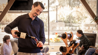 NFW_LoungePouring-scaled