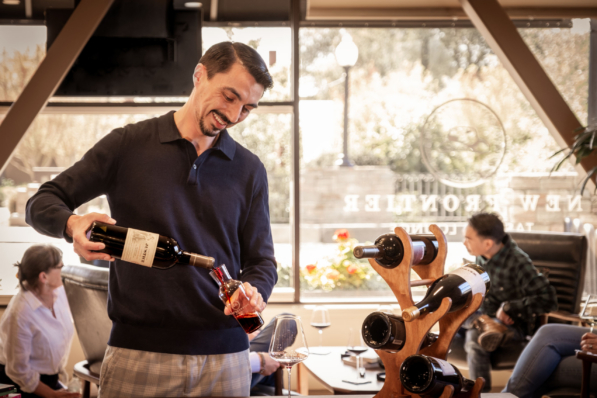 NFW_LoungePouring-scaled